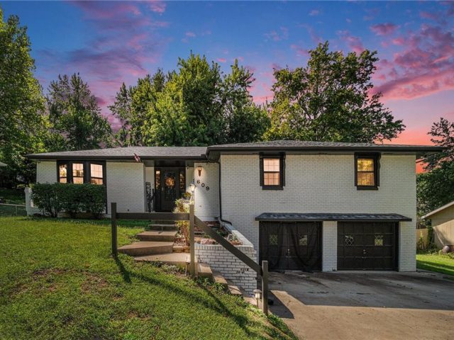 Homes for Sale in Platte City, MO 64079 | 609  Thomas Drive
