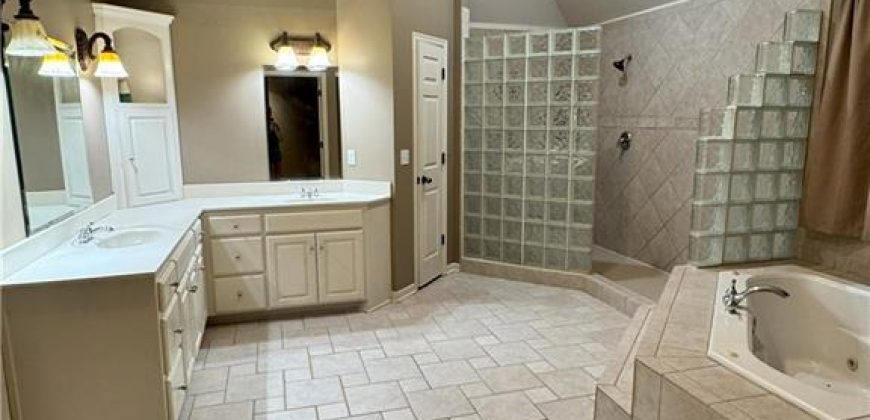 Homes for Sale in Kansas City, MO 64154 | 6715 NW 102nd Terrace