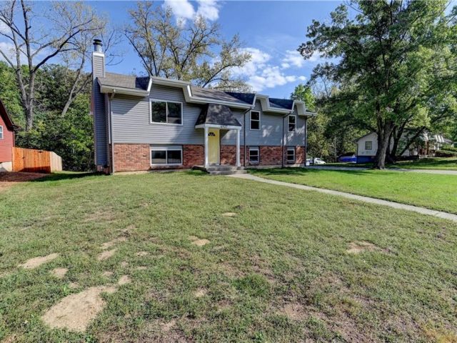 Homes for Sale in Kansas City, MO 64151 | 4937 NW Woody Creek Lane