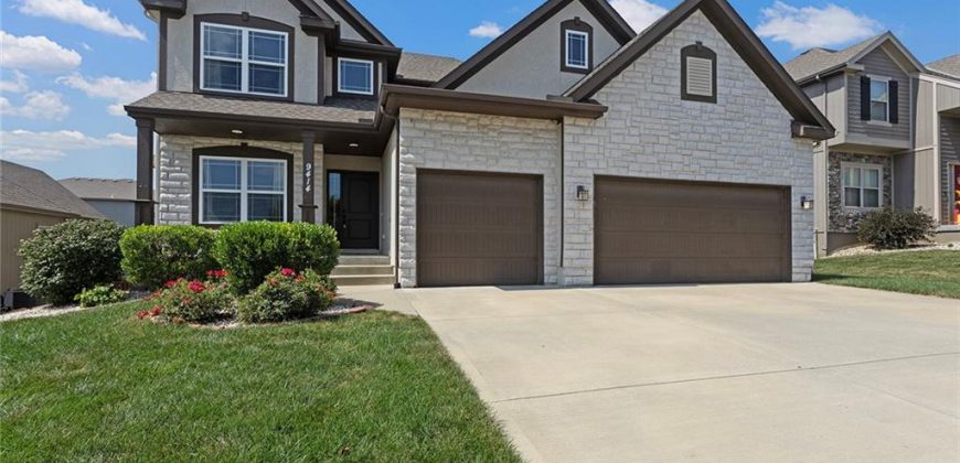 Homes for Sale in Kansas City, MO 64154 | 9414 N Helena Avenue