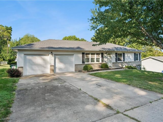 Homes for Sale in Gladstone, MO 64118 | 1314 NE 58 Street