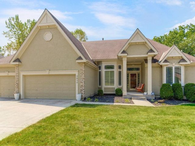 Homes for Sale in Kansas City, MO 64151 | 7818 N Mattox Avenue