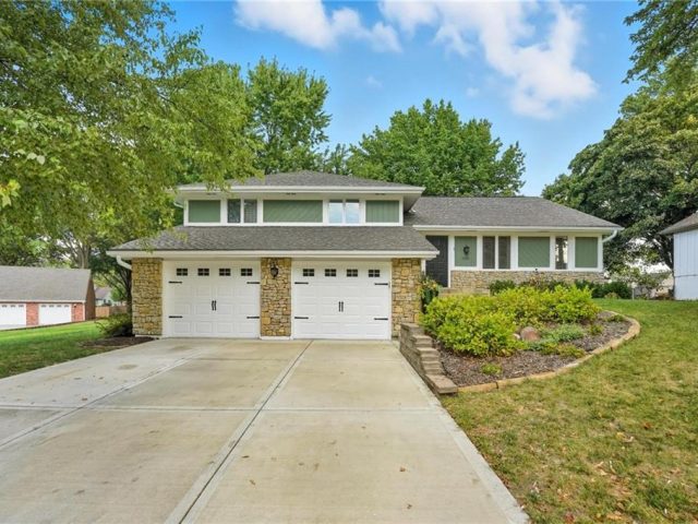 Homes for Sale in Kansas City, MO 64118 | 2216 NE 73RD Terrace