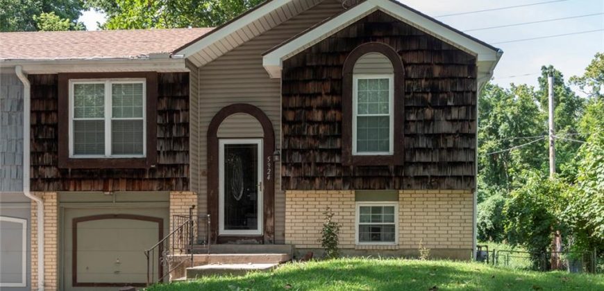 Homes for Sale in Parkville, MO 64152 | 5924 NW Creekview Drive