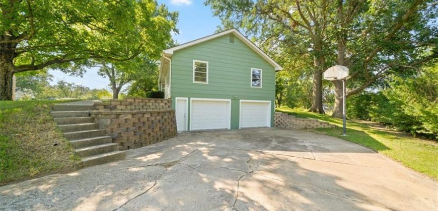 Homes for Sale in Kansas City, MO 64154 | 2405 NW Powderhorn Drive
