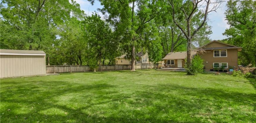 Homes for Sale in Kansas City, MO 64155 | 11018 N Kenwood Avenue