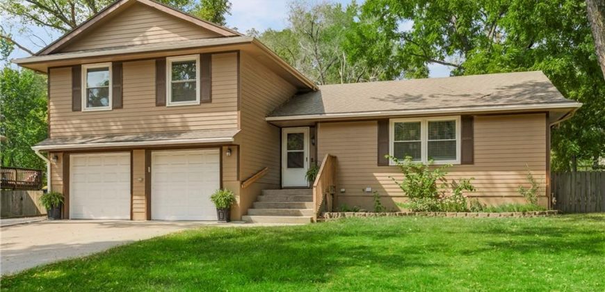 Homes for Sale in Kansas City, MO 64155 | 11018 N Kenwood Avenue