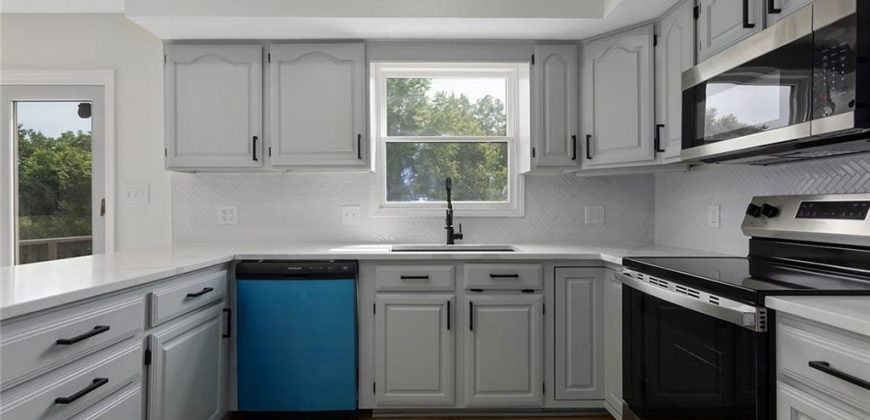 Homes for Sale in Kansas City, MO 64151 | 5601 N Flint Ridge Road