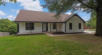 Homes for Sale in Kansas City, MO 64151 | 5601 N Flint Ridge Road