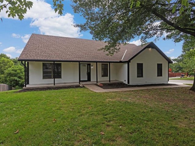 Homes for Sale in Kansas City, MO 64151 | 5601 N Flint Ridge Road