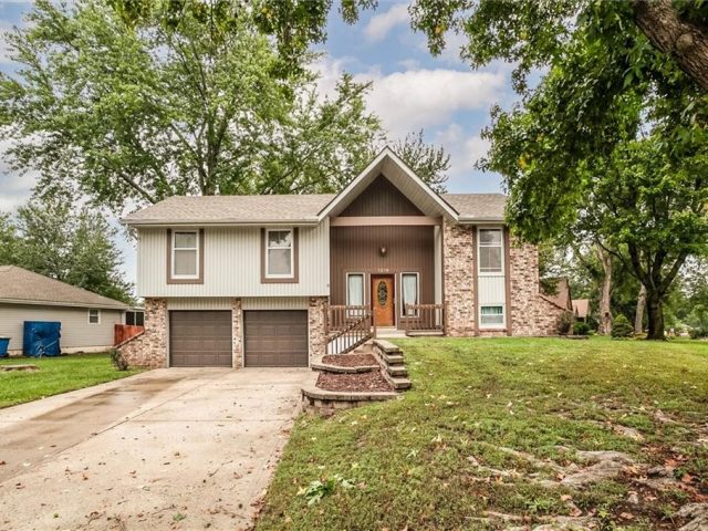 Homes for Sale in Liberty, MO 64068 | 1218  Canterbury Lane