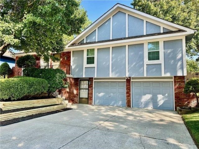 Homes for Sale in Gladstone, MO 64118 | 7609 N Park Avenue