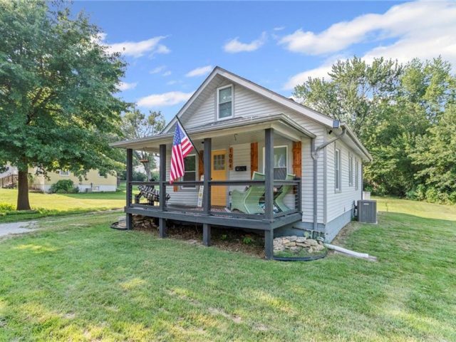 Homes for Sale in Excelsior Springs, MO 64024 | 1004  Hickory Street