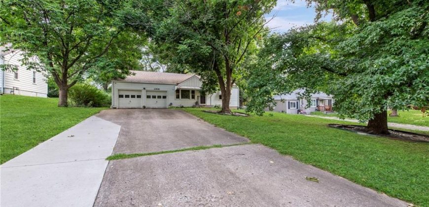 Homes for Sale in Gladstone, MO 64118 | 1306 NE 56th Terrace