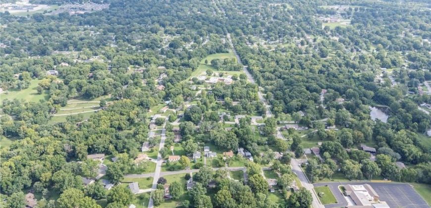 Homes for Sale in Gladstone, MO 64118 | 1306 NE 56th Terrace