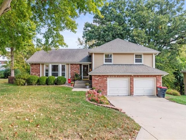 Homes for Sale in Parkville, MO 64152 | 5521 NW Seminole Drive