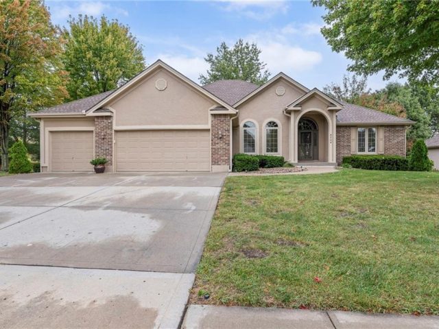 Homes for Sale in Kansas City, MO 64151 | 5704 NW 81st Street
