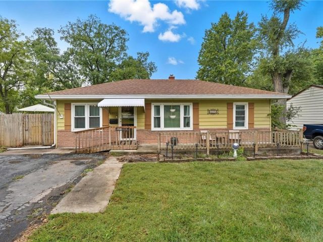 Homes for Sale in Gladstone, MO 64118 | 6800 N Troost Avenue