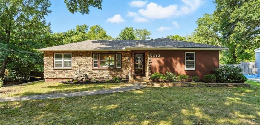 Homes for Sale in Kansas City, MO 64151 | 5612 N Amoret Avenue