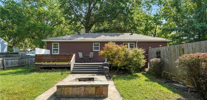 Homes for Sale in Kansas City, MO 64151 | 5612 N Amoret Avenue