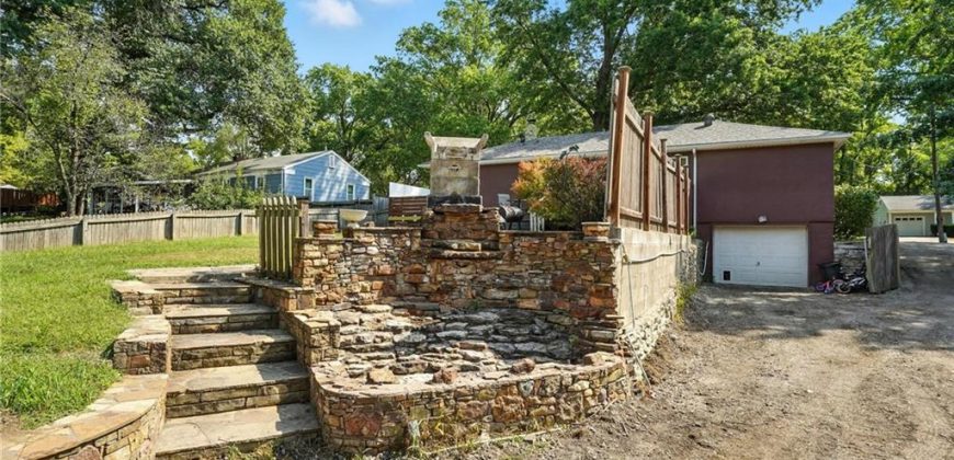Homes for Sale in Kansas City, MO 64151 | 5612 N Amoret Avenue