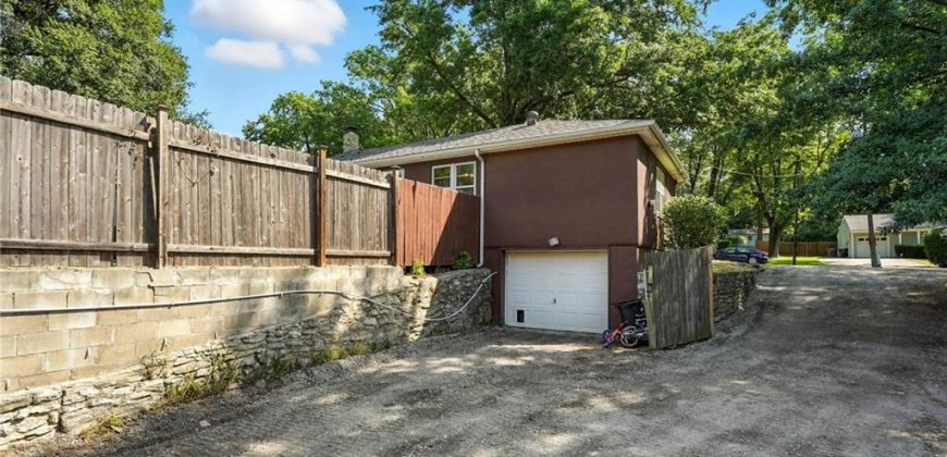 Homes for Sale in Kansas City, MO 64151 | 5612 N Amoret Avenue