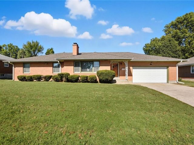 Homes for Sale in Gladstone, MO 64118 | 100 NE 64th Street