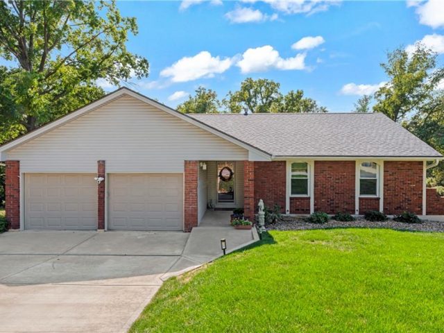 Homes for Sale in Gladstone, MO 64118 | 5209 N Baltimore Avenue