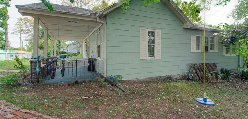 Homes for Sale in Liberty, MO 64068 | 443  Choctaw Street