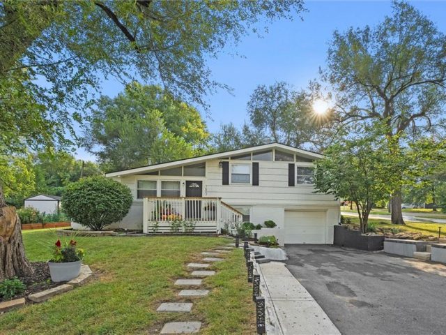 Homes for Sale in Kansas City, MO 64152 | 7603 N AVALON Street