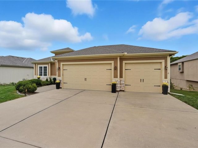 Homes for Sale in Kansas City, MO 64119 | 7844 N Walrond Avenue