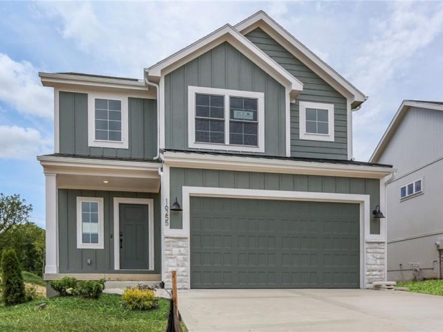 Homes for Sale in Parkville, MO 64152 | 16170  Ryan Circle