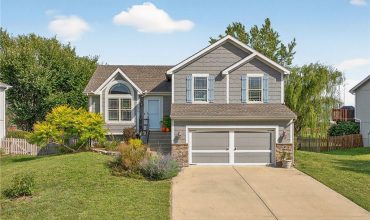 Homes for Sale in Kansas City, MO 64156 | 7020 NE 113th Terrace