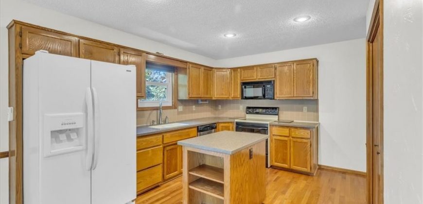 Homes for Sale in Kansas City, MO 64118 | 7421 N Wabash Avenue Homes for Sale in Kansas City, MO 64118 | 7421 N Wabash Avenue