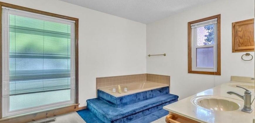 Homes for Sale in Kansas City, MO 64118 | 7421 N Wabash Avenue Homes for Sale in Kansas City, MO 64118 | 7421 N Wabash Avenue