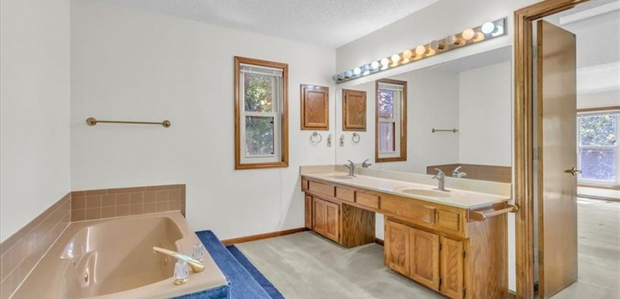 Homes for Sale in Kansas City, MO 64118 | 7421 N Wabash Avenue Homes for Sale in Kansas City, MO 64118 | 7421 N Wabash Avenue