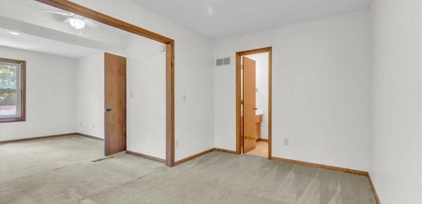 Homes for Sale in Kansas City, MO 64118 | 7421 N Wabash Avenue Homes for Sale in Kansas City, MO 64118 | 7421 N Wabash Avenue