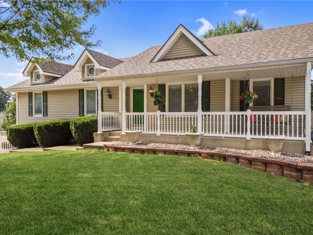 Homes for Sale in Kearney, MO 64060 | 806 E 18th Street