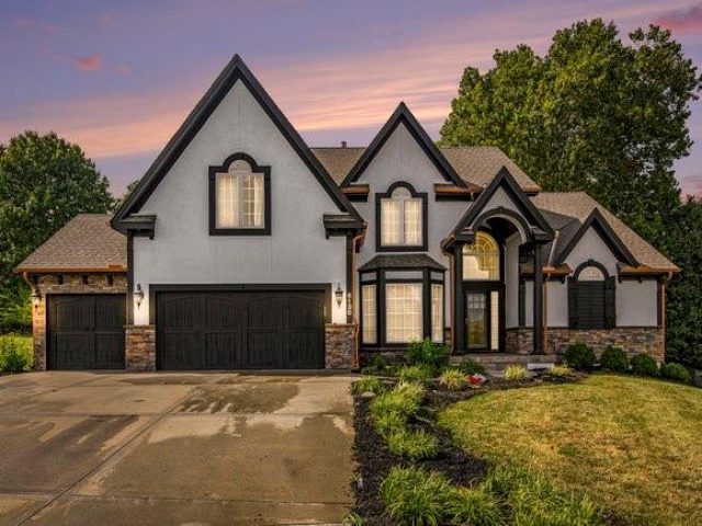 Homes for Sale in Kansas City, MO 64119 | 6130 N Cypress Court