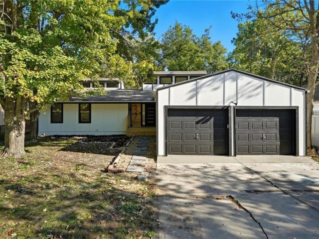 Homes for Sale in Liberty, MO 64068 | 527  Lancelot Drive