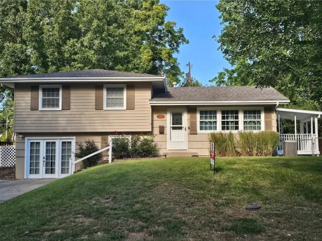 Homes for Sale in Gladstone, MO 64118 | 1608 NE 60th Terrace