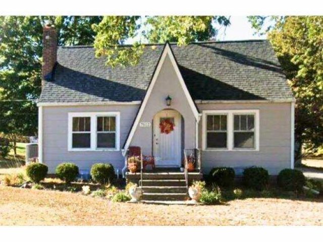 Homes for Sale in Pleasant Valley, MO 64068 | 7008 N Elm Street