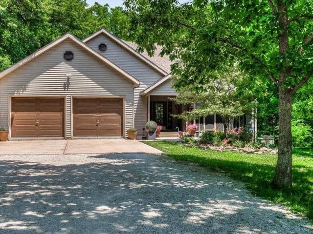 Homes for Sale in Kearney, MO 64060 | 15617  Oakmont Drive