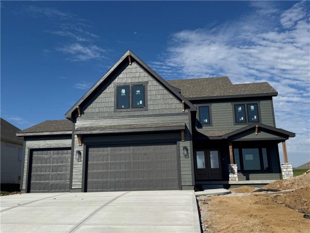 Homes for Sale in Liberty, MO 64068 | 1916  Longview Drive