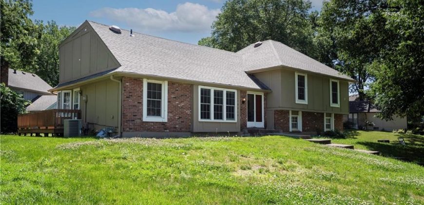 Homes for Sale in Parkville, MO 64152 | 10315 NW Mirror Lake Drive Homes for Sale in Parkville, MO 64152 | 10315 NW Mirror Lake Drive