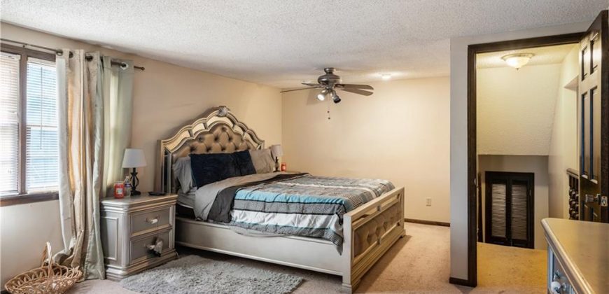 Homes for Sale in Parkville, MO 64152 | 10315 NW Mirror Lake Drive Homes for Sale in Parkville, MO 64152 | 10315 NW Mirror Lake Drive