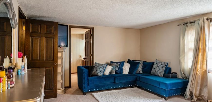 Homes for Sale in Parkville, MO 64152 | 10315 NW Mirror Lake Drive Homes for Sale in Parkville, MO 64152 | 10315 NW Mirror Lake Drive