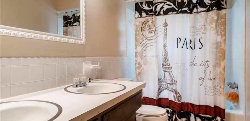 Homes for Sale in Parkville, MO 64152 | 10315 NW Mirror Lake Drive Homes for Sale in Parkville, MO 64152 | 10315 NW Mirror Lake Drive