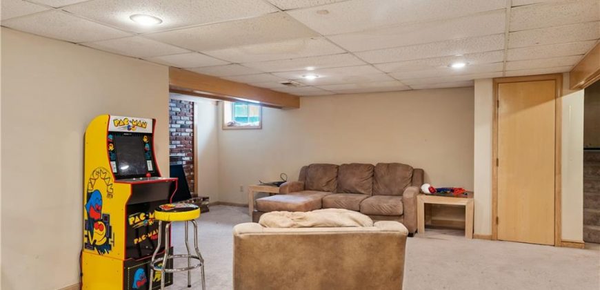 Homes for Sale in Parkville, MO 64152 | 10315 NW Mirror Lake Drive Homes for Sale in Parkville, MO 64152 | 10315 NW Mirror Lake Drive