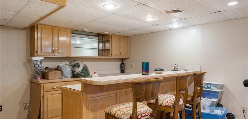 Homes for Sale in Parkville, MO 64152 | 10315 NW Mirror Lake Drive Homes for Sale in Parkville, MO 64152 | 10315 NW Mirror Lake Drive